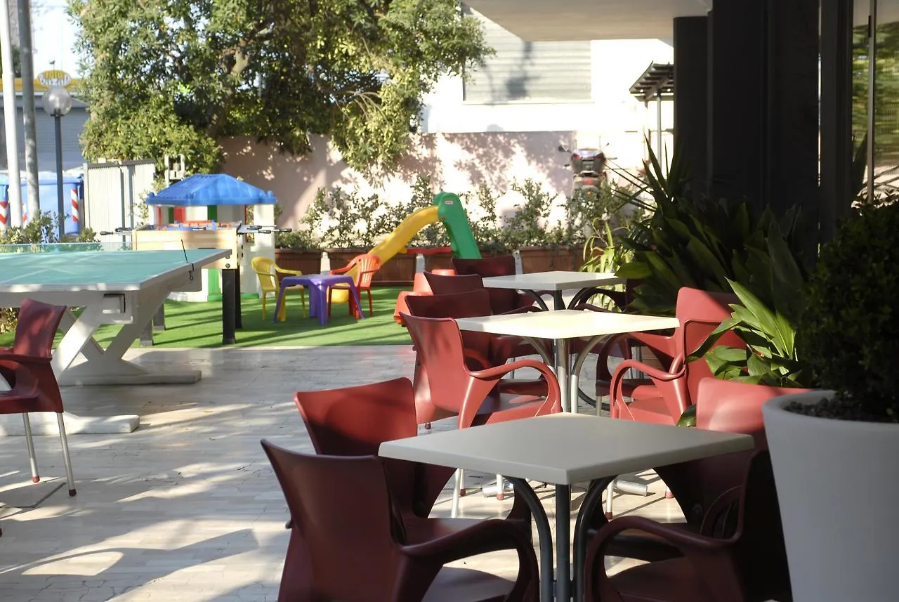 Hotel Christian ريميني 3*,